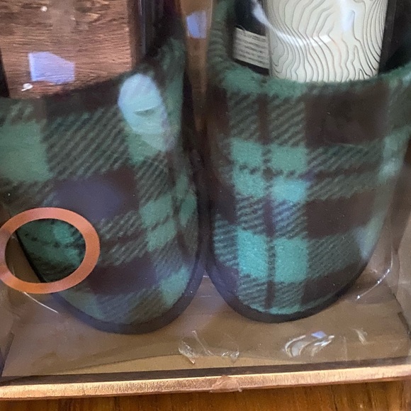 Men’s Unwind Foot Care & Slipper Set - Picture 2 of 8